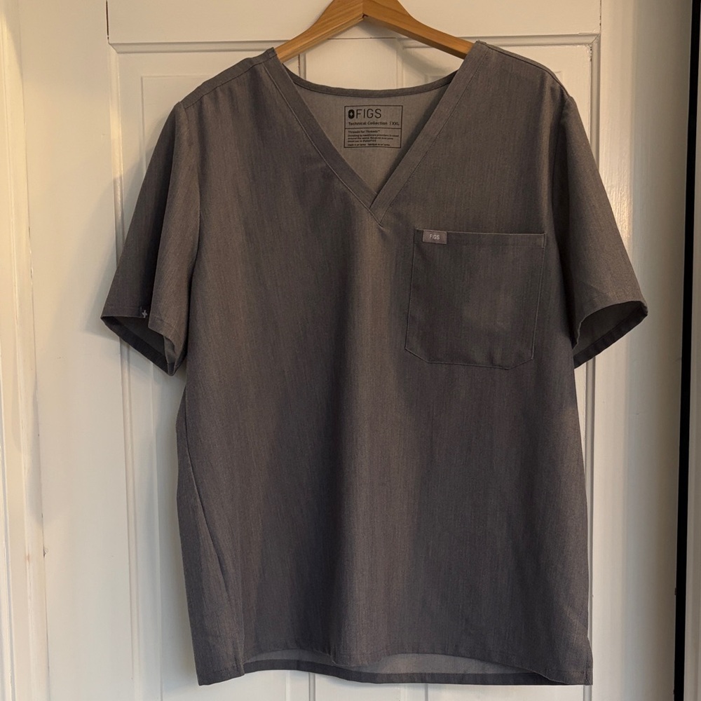 Figs Women’s Short-Sleeve V-Neck Catarina Scrub Top in Charcoal Gray Size XXL